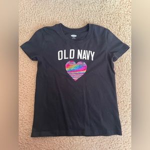 Old Navy *Heart shape sequence graphic T